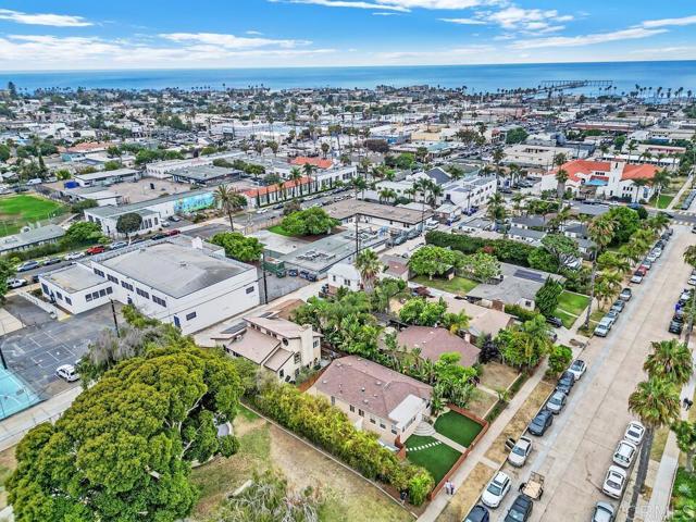 4725 Saratoga Avenue, San Diego CA: https://media.crmls.org/mediaz/c5e29b9c-466a-4ff0-96f6-76334cb4aafe.jpg