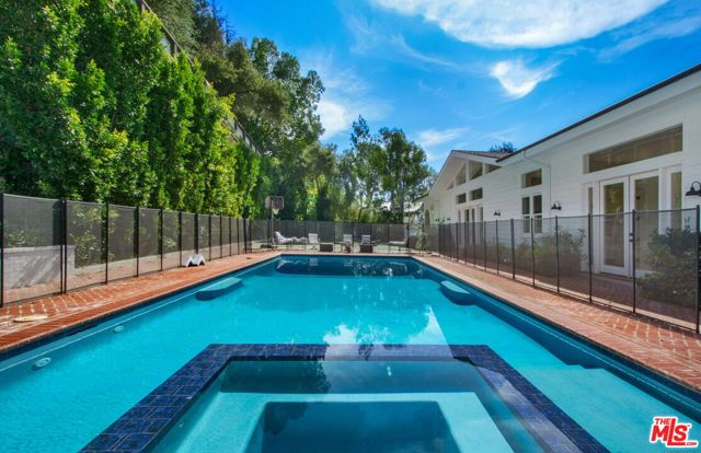 9669 Oak Pass Road, Beverly Hills CA: https://media.crmls.org/mediaz/c5e56966-a385-4df8-aaf9-59a2d95e180e.jpg