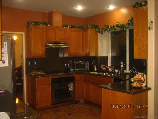 11342 Village ridge Rd, San Diego CA: https://media.crmls.org/mediaz/c5e56fe7-3867-4ac0-b783-40430f36ee72.jpg
