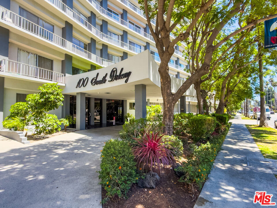 100 S Doheny Drive #811