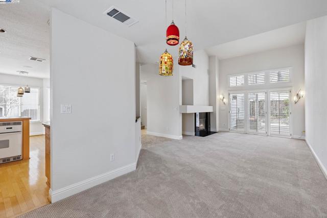 143 Shelterwood Ln, Danville CA: https://media.crmls.org/mediaz/c5e624e8-ca9e-4b9c-a1c7-1ba9d3f0d98e.jpg