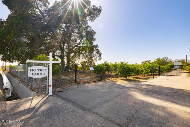 13721 Telegraph Road, Santa Paula CA: https://media.crmls.org/mediaz/c5e6fef1-d193-4742-9caa-0b843a7b96fd.jpg