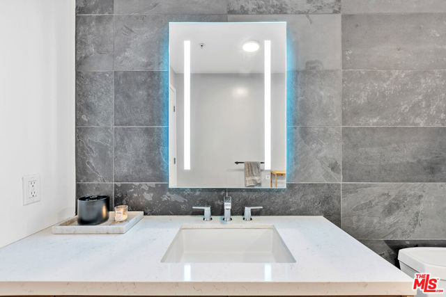 400 S Broadway, Los Angeles CA: https://media.crmls.org/mediaz/c5e7dc9d-1b86-447c-89a0-f353d3300b76.jpg