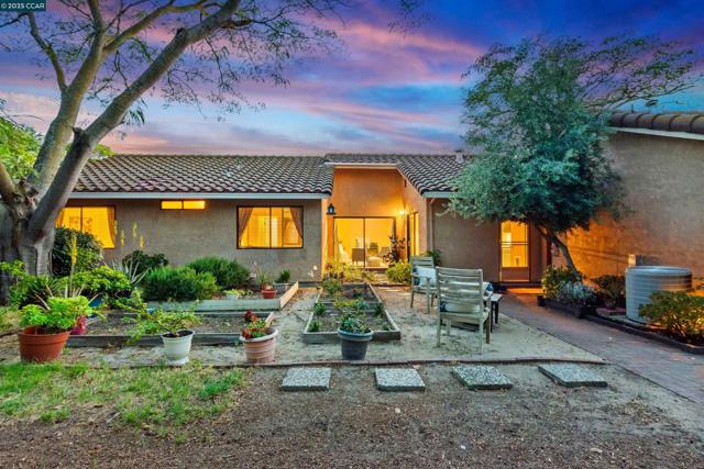 2628 Asilomar Dr, Antioch CA: https://media.crmls.org/mediaz/c5e84ec9-5d4c-45c8-b299-afe1ecfeffa4.jpg