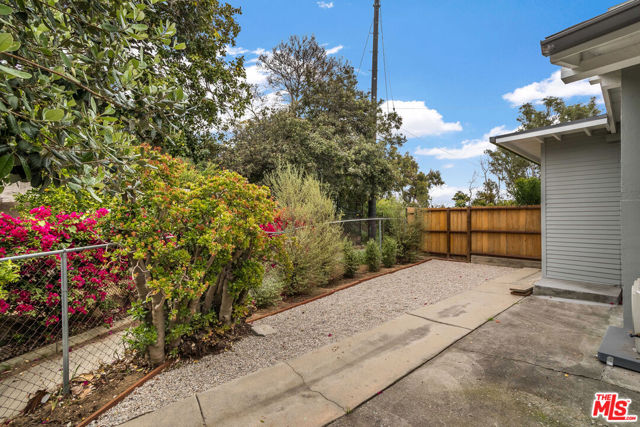 2336 Loma Vista Place, Los Angeles CA: https://media.crmls.org/mediaz/c5e86e33-0896-41a1-8731-f34fa5dcaa99.jpg
