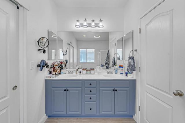 17753 Wheat Field Street, Lathrop CA: https://media.crmls.org/mediaz/c5e8e928-3b9e-4f9e-a6f2-e8c97f7c1dec.jpg