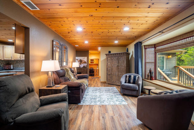 25169 Franklin Drive, Idyllwild CA: https://media.crmls.org/mediaz/c5e971c9-5b74-4f9e-a7cc-1d683cb1015b.jpg