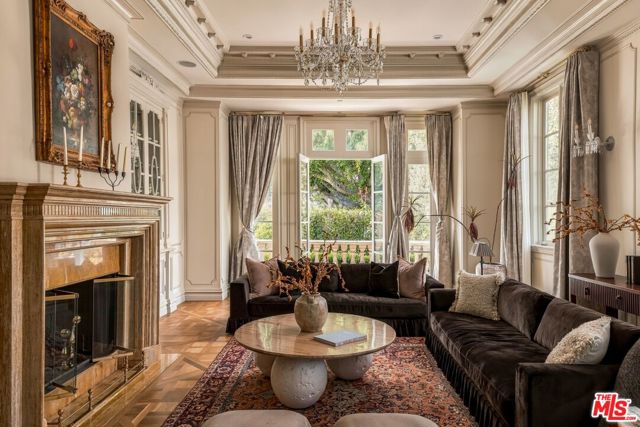 628 North Rodeo Drive photo 8