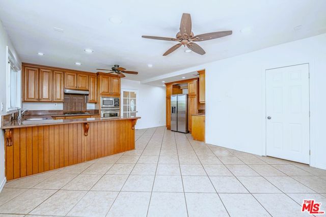 5353 Don Pio Drive, Woodland Hills CA: https://media.crmls.org/mediaz/c5e9cbd4-5d81-4d1f-ac75-c02daf9e62cd.jpg