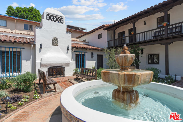 1304 1/2 N Harper Avenue, West Hollywood CA: https://media.crmls.org/mediaz/c5ea5be2-30b5-4463-ac97-d0d4b452c046.jpg