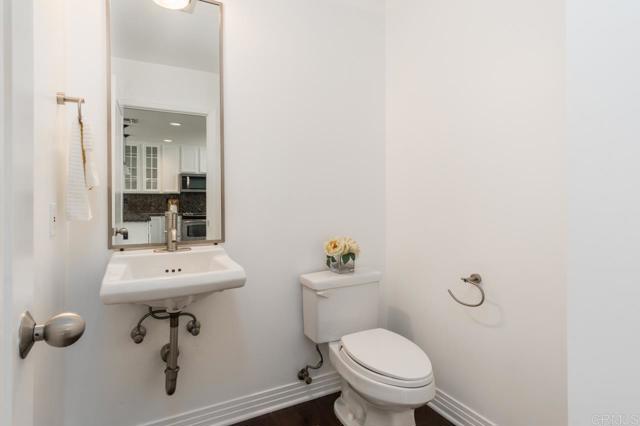 Detail Gallery Image 18 of 21 For 5050 Cahuenga Bld, North Hollywood,  CA 91601 - 3 Beds | 2/1 Baths