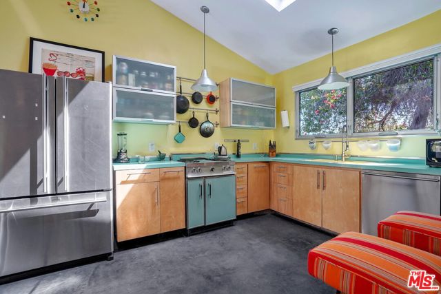 1865 UPPERTON Avenue, Los Angeles CA: https://media.crmls.org/mediaz/c5eb413d-0dff-4418-af58-deef35032a9b.jpg