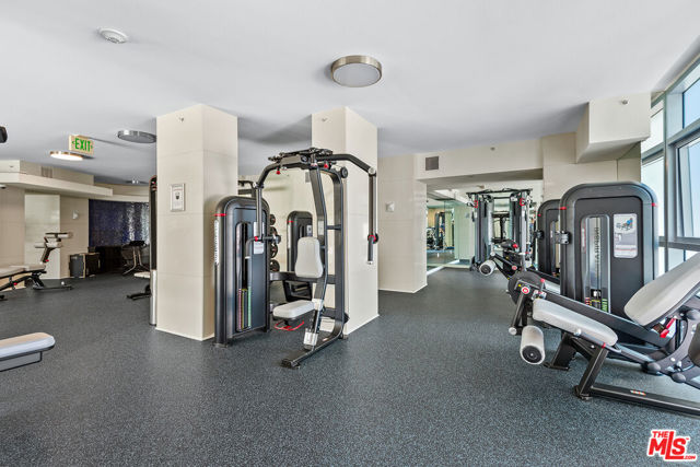 13700 MARINA POINTE Drive, Marina del Rey CA: https://media.crmls.org/mediaz/c5eba82e-dfc3-40ae-90ec-e218dcd0fe9a.jpg