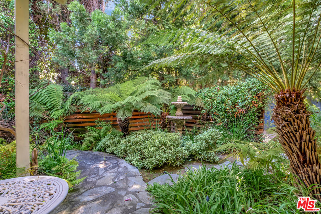 https://media.crmls.org/mediaz/c5ebb68e-6b1d-4611-a158-ec27f8f68381.jpg?preset=X-Large