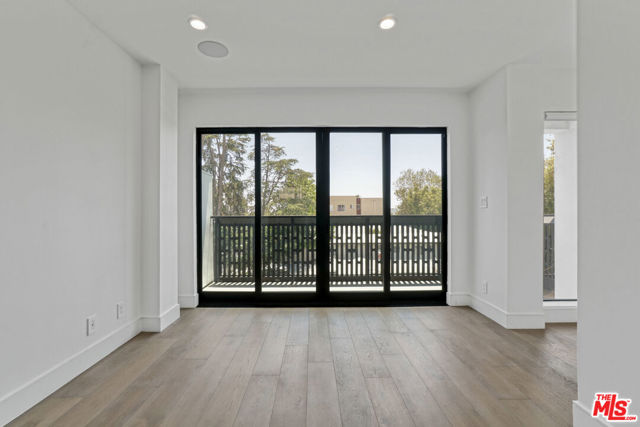 1445 1/4 N Martel Avenue, Los Angeles CA: https://media.crmls.org/mediaz/c5ec5355-9eac-499e-ab1a-5148f32ef88d.jpg