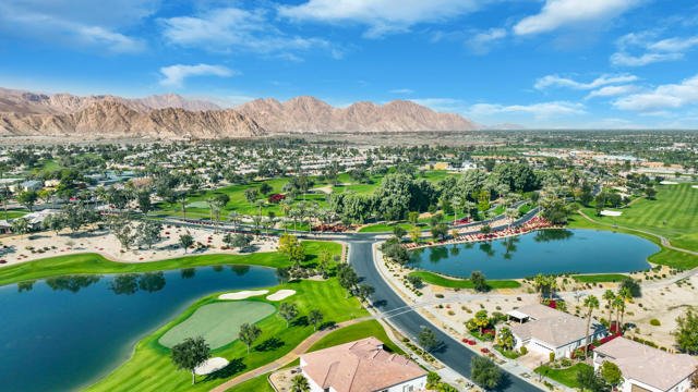81800 Eagle Claw Drive, La Quinta CA: https://media.crmls.org/mediaz/c5ecae3a-a42c-4b75-86e6-600310276e1c.jpg