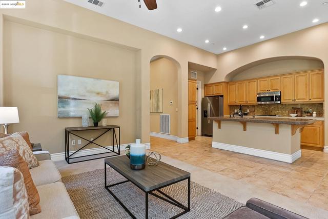 1101 Lafite Ct, Brentwood CA: https://media.crmls.org/mediaz/c5ed1760-6cc3-4fc2-989f-82db5972a698.jpg
