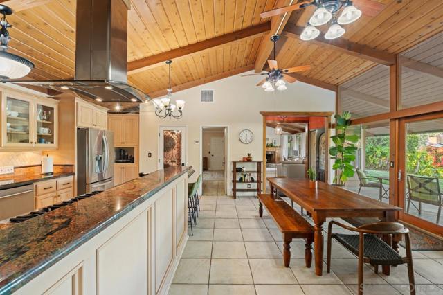 9835 Edgelake Dr, La Mesa CA: https://media.crmls.org/mediaz/c5edf0d0-714a-4639-aec5-320c7b10a44e.jpg