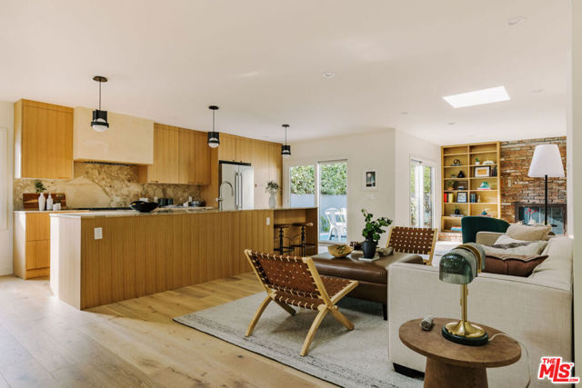 5168 Emporia Avenue, Culver City CA: https://media.crmls.org/mediaz/c5ee004d-96d0-4e30-87f8-61a24e22fa0e.jpg