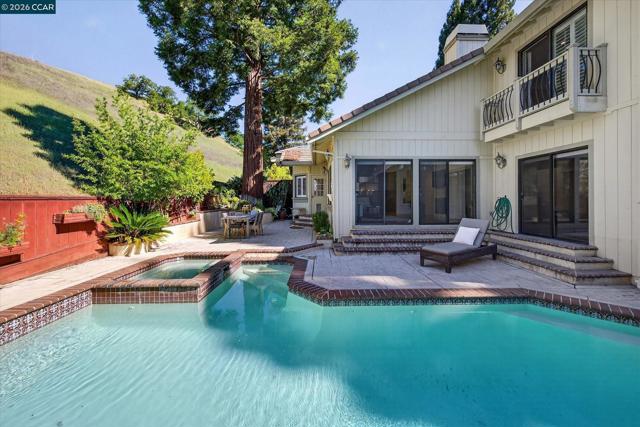 951 Redwood Dr, Danville CA: https://media.crmls.org/mediaz/c5ee62ec-6deb-413c-bedc-318b5c18a14a.jpg