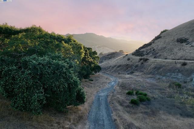0 Oak Glen Ave, Morgan Hill CA: https://media.crmls.org/mediaz/c5eeb8a1-a24f-4c23-af99-f88e981dede5.jpg