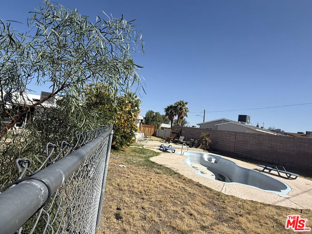 2016 Peru Street, Needles CA: https://media.crmls.org/mediaz/c5ef5512-ad83-4350-8006-eb5e804b0fb5.jpg
