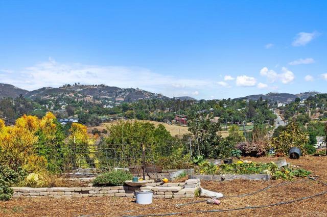 1101 York Dr., Vista CA: https://media.crmls.org/mediaz/c5ef691f-fc8d-47b6-94a8-8e214e075699.jpg