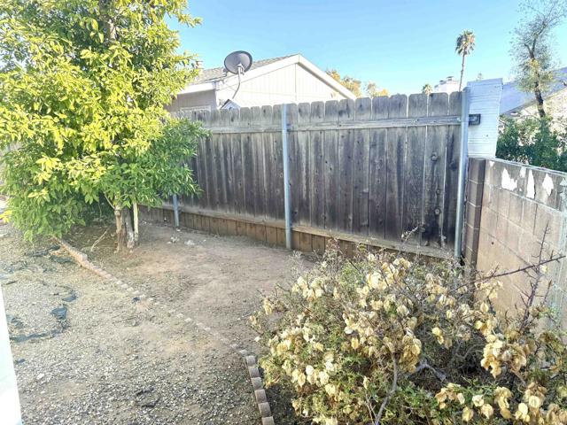 1380 Oak Hill Drive, Escondido CA: https://media.crmls.org/mediaz/c5efa261-8c52-4fe5-a604-b047f92ae7ca.jpg