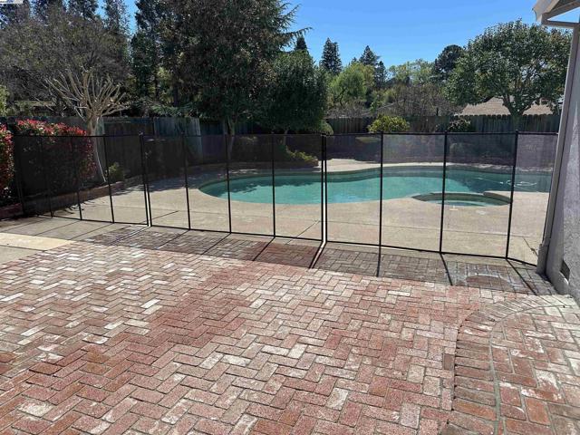 573 Junipero St, Pleasanton CA: https://media.crmls.org/mediaz/c5efb6ad-9498-4ad8-98ec-deaaa7a759be.jpg