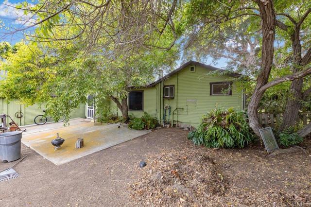 334 Date Avenue, Carlsbad CA: https://media.crmls.org/mediaz/c5f142d1-4c6a-448e-8d83-639763560502.jpg