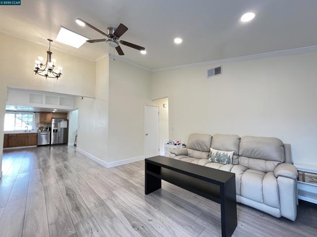 120 Bonita Ct, Rodeo CA: https://media.crmls.org/mediaz/c5f1da62-3cc3-4652-af0c-c6d623bf8420.jpg