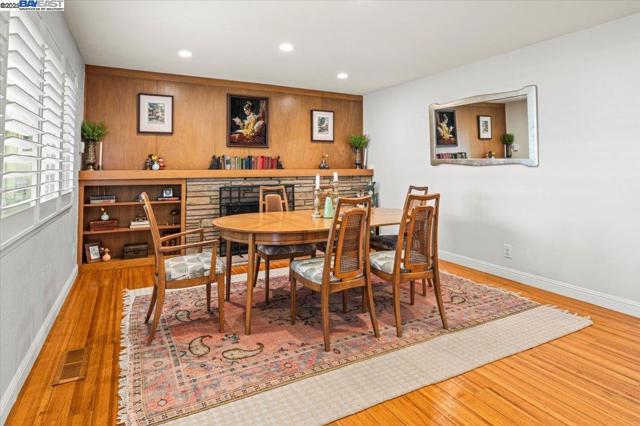 3231 Esperanza Dr, Concord CA: https://media.crmls.org/mediaz/c5f22501-7187-46b4-b61a-569fc5fde27c.jpg