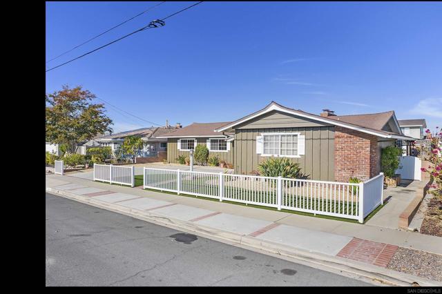 5852 Lomond Drive, San Diego CA: https://media.crmls.org/mediaz/c5f26066-c4ae-4711-88e4-f9deac220a3e.jpg
