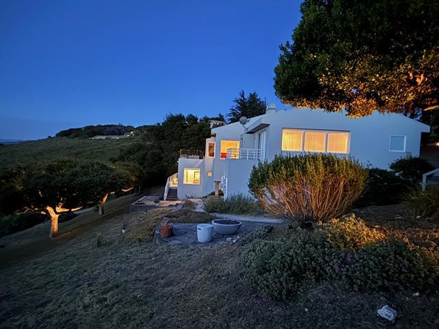 25681 Whip Road, Monterey CA: https://media.crmls.org/mediaz/c5f35e92-18f6-4258-8efa-5872beff87ad.jpg