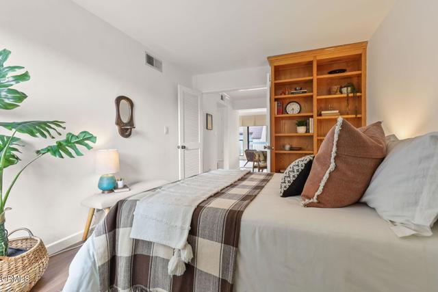 436 E Palm Avenue, Burbank CA: https://media.crmls.org/mediaz/c5f41807-6b87-4ce8-95b4-ec607c1d0aa2.jpg