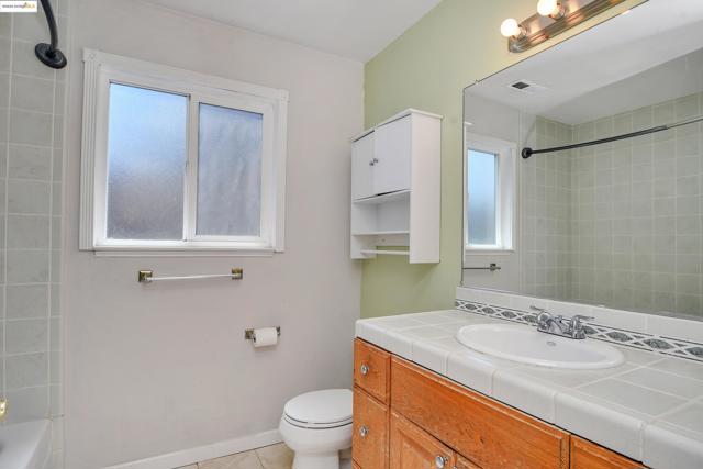 951 Lexington Pl, San Ramon CA: https://media.crmls.org/mediaz/c5f43054-a764-433a-8fc7-3e99c7a9f747.jpg