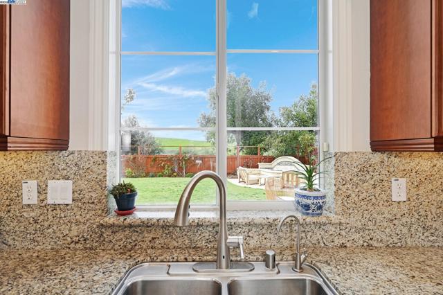 3712 Stonehenge Way, San Ramon CA: https://media.crmls.org/mediaz/c5f47861-54f5-4aaa-8b0c-30643bfddc7d.jpg