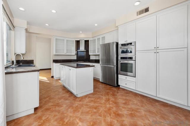 2475 Darlington, La Jolla CA: https://media.crmls.org/mediaz/c5f52633-3a7f-4355-8ec0-dc69a450b632.jpg
