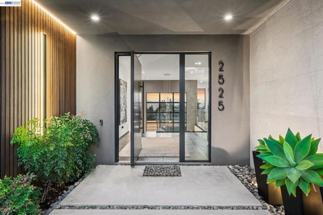 Image 7 of 60 For 2525 Biltmore Dr