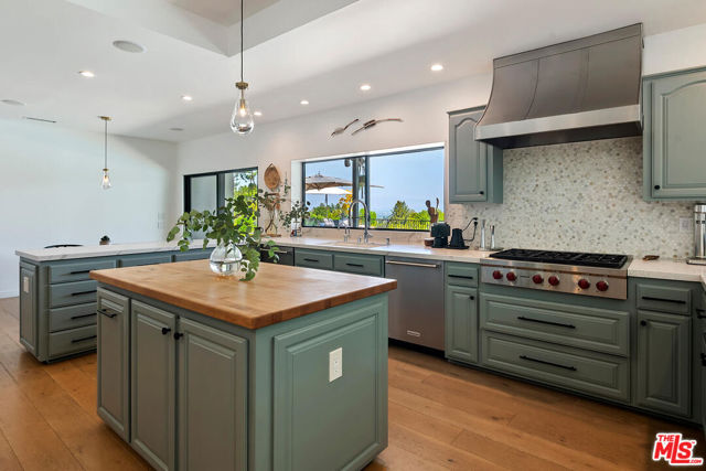 17237 Quesan Place, Encino CA: https://media.crmls.org/mediaz/c5f5d36d-1903-4900-acba-cb37edf34d9a.jpg