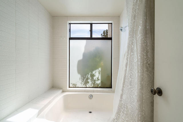 2355 S Gene Autry Trail, Palm Springs CA: https://media.crmls.org/mediaz/c5f6405c-3c7a-4128-94df-f76194850420.jpg