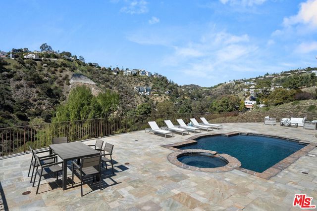 8027 Floral Avenue, Los Angeles CA: https://media.crmls.org/mediaz/c5f6c105-121c-459a-8870-025f5f13a499.jpg