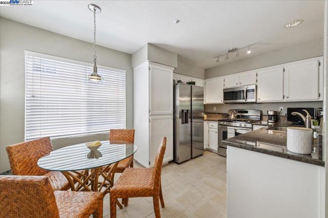 4682 Central Pkwy, Dublin CA: https://media.crmls.org/mediaz/c5f6ea43-e0d9-4857-a333-6051167680af.jpg