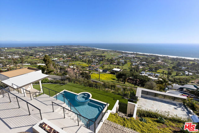 5366 Horizon Drive, Malibu CA: https://media.crmls.org/mediaz/c5f705f1-09a1-4d66-9c3d-cb0e0d9e70bf.jpg