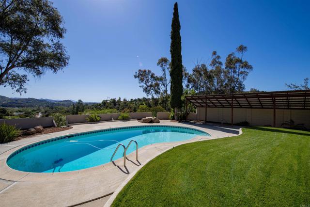 25311 Jesmond Dene Road, Escondido CA: https://media.crmls.org/mediaz/c5f74a0d-b6fa-411a-891a-0639ce4f16ce.jpg