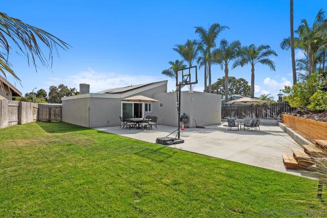 2112 Park Dale Ln, Encinitas CA: https://media.crmls.org/mediaz/c5f78aa7-db40-4122-b1d3-e236cf628068.jpg