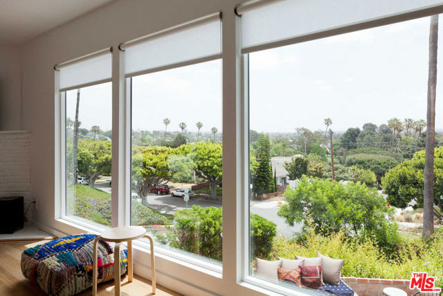 3118 21ST Street, Santa Monica CA: https://media.crmls.org/mediaz/c5f7fb95-2978-464a-b1bf-eeee733ab09f.jpg