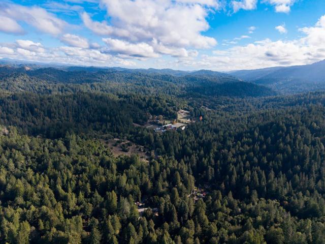 214 Teilh Drive, Boulder Creek CA: https://media.crmls.org/mediaz/c5f80aea-2c90-4f9e-bef7-7a620c79dcbb.jpg