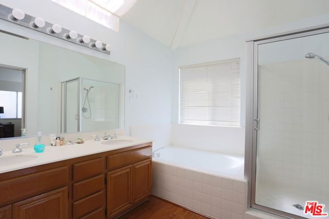 27 Comiso, Irvine CA: https://media.crmls.org/mediaz/c5f853ef-03a6-40ec-990e-76e3463880b7.jpg