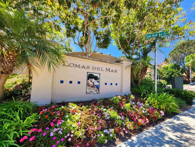15793 Caminito Cantaras, Del Mar CA: https://media.crmls.org/mediaz/c5f8f68b-5e0d-4dc9-acc3-77cbacbc889c.jpg
